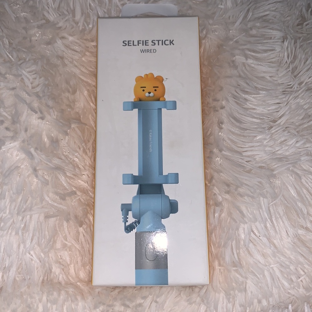 Wired Selfie Stick Compatible with iPhone 4/4s/5/SE/6/6s & Android Rotating Head